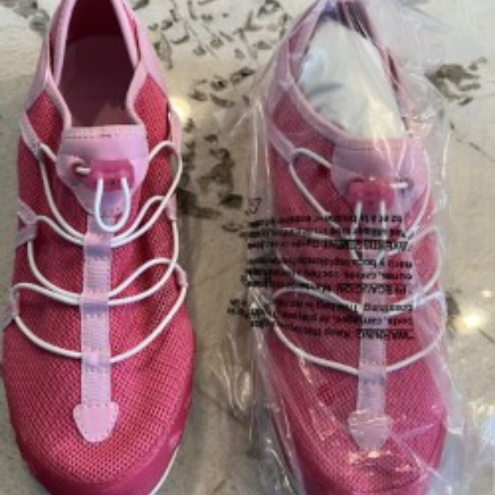 Lands' End Women’s Slip-On Water Shoes – Peony Pink – Size 9 (NWOT)